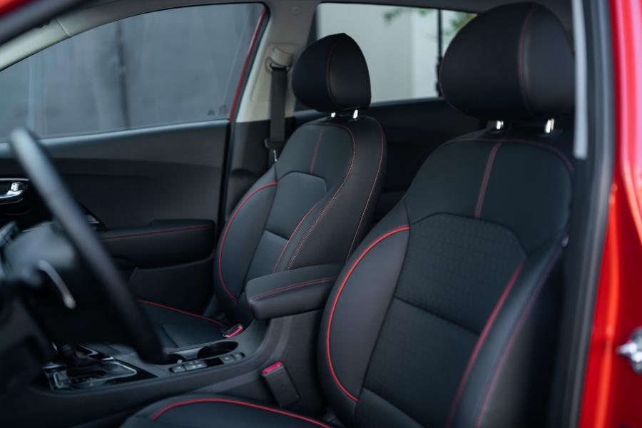 Интерьер Kia Niro EcoHybrid 2020 года  (NA) (фото 45 из 63)
